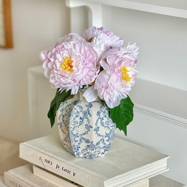 Vintage Ceramic Vase, Small Blue and White Porcelain Decorative Flower Vase for Centerpiece Living Room Table Shelf, Chinoiserie French Country Decor
